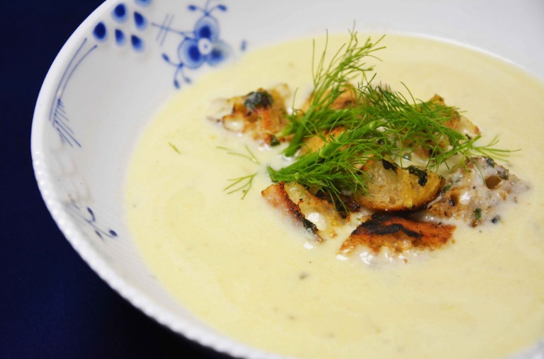 WARM DETOX Roasted Garlic and Leek Soup